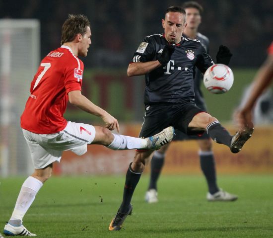 制定严格的 制定严格的